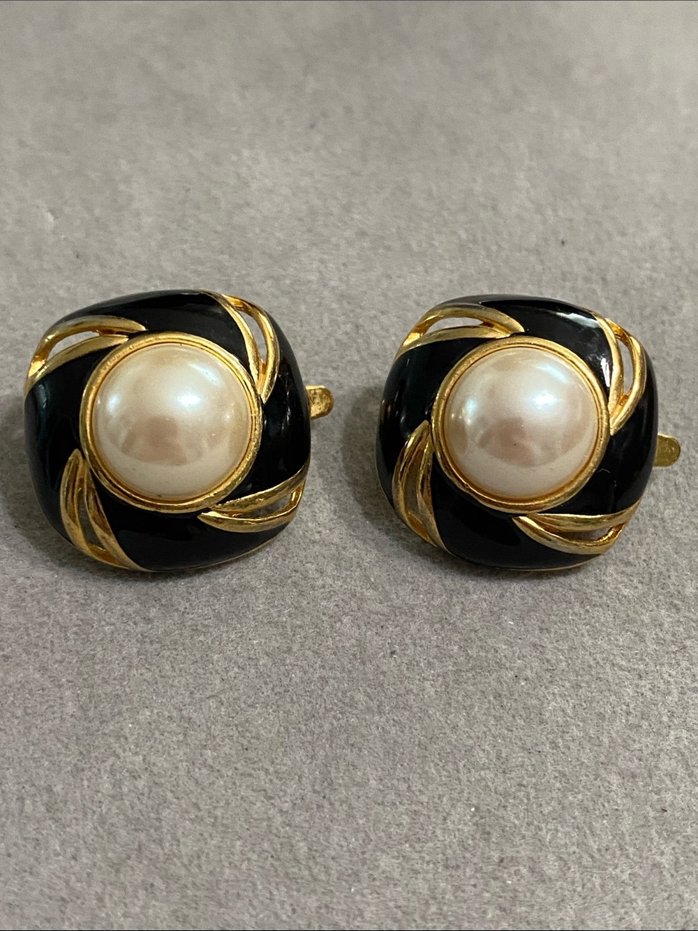 VTG Gold-Tone Black Enamel Clip Earrings with Pearl Center